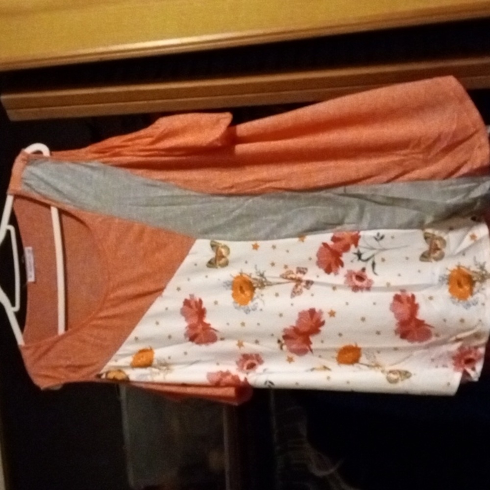 Rose Gal top NWOT